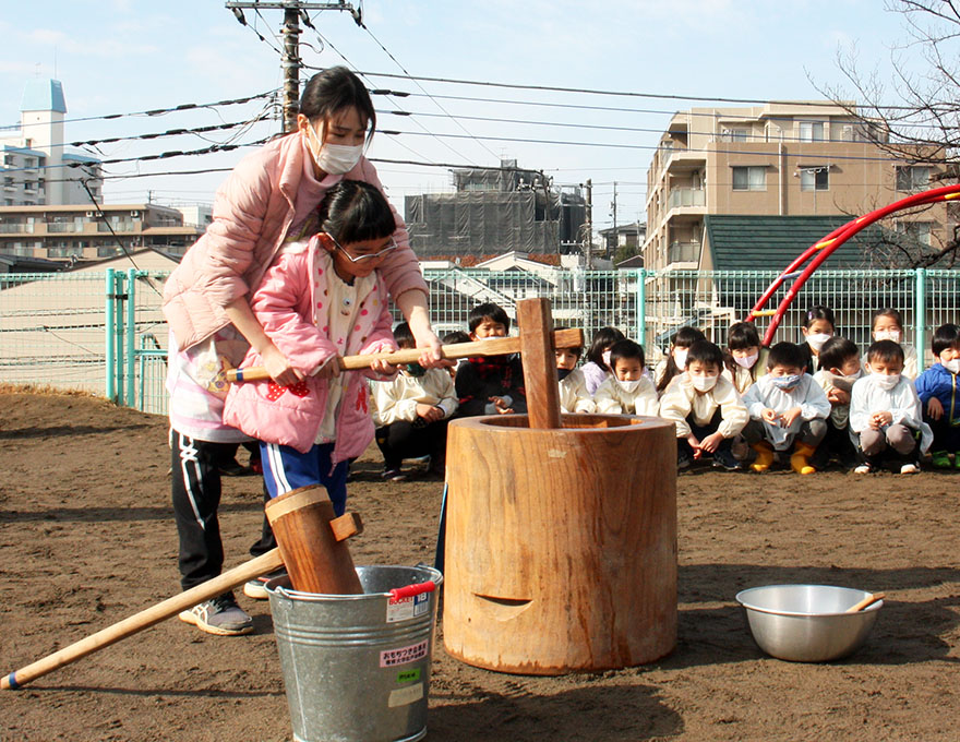 お餅つき